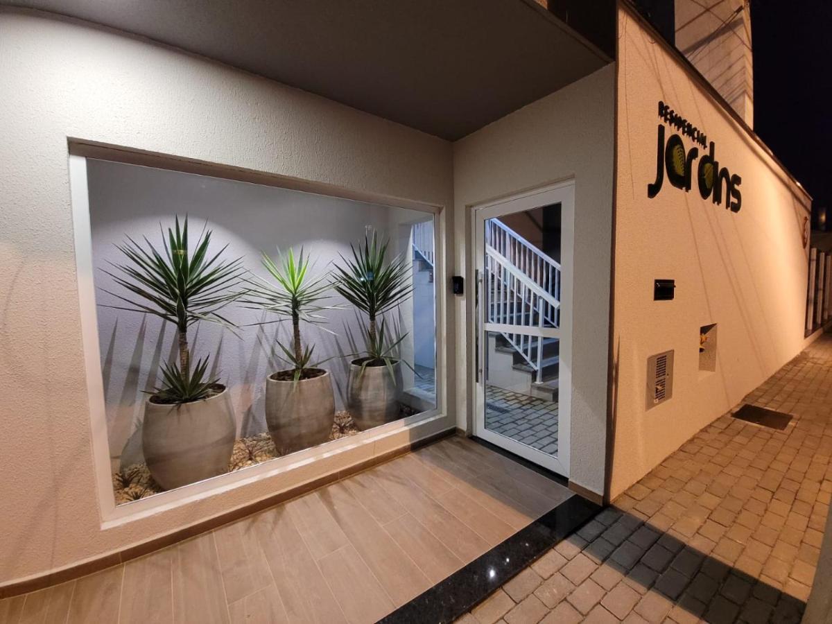 Apartamento Com Piscina No Centro Lägenhet Ubatuba Exteriör bild
